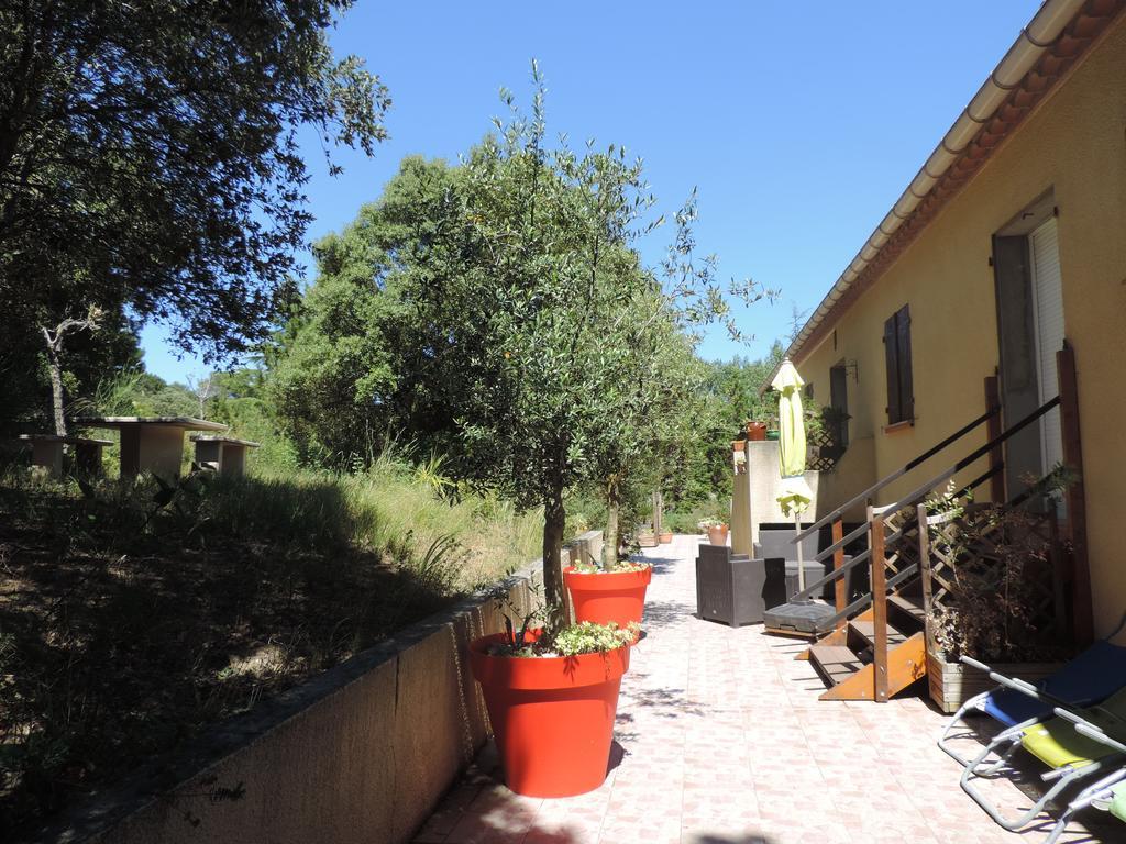 Les Deux Lions Hotel Alairac Exterior foto