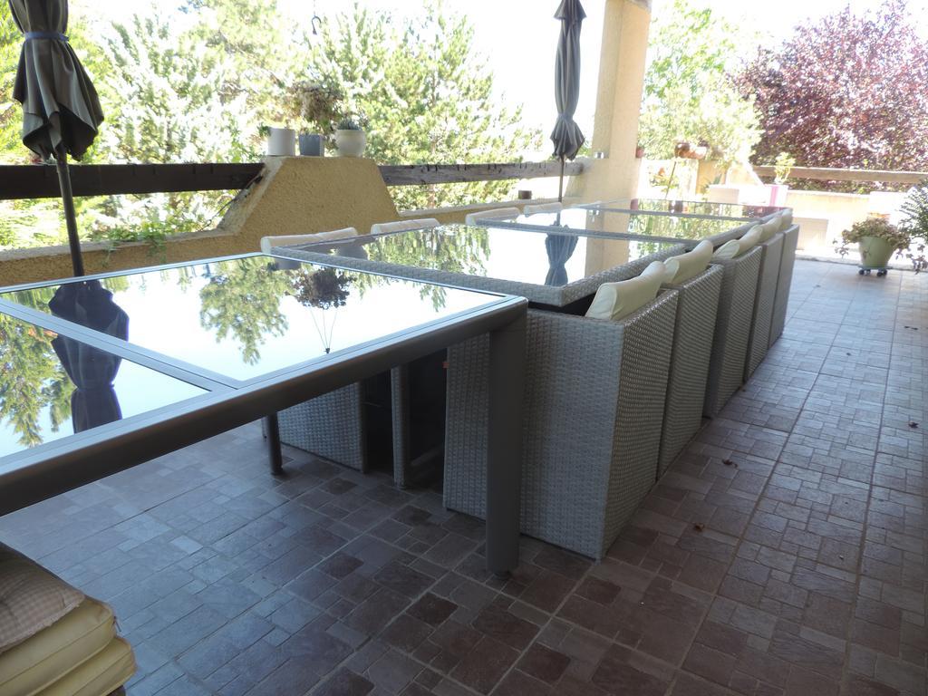 Les Deux Lions Hotel Alairac Exterior foto