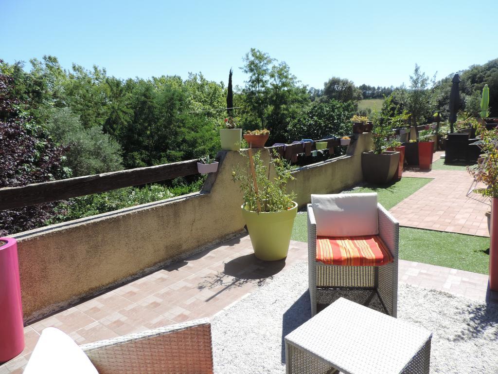 Les Deux Lions Hotel Alairac Exterior foto