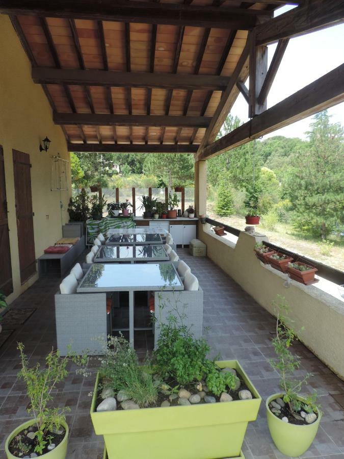 Les Deux Lions Hotel Alairac Exterior foto